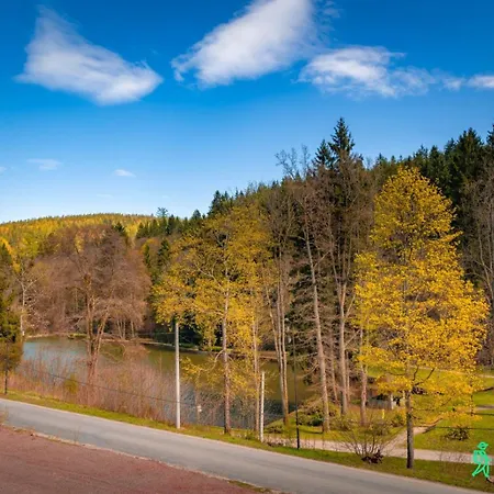 Flora I Sauna, Black Hill, Myweek Prázdninový dům *